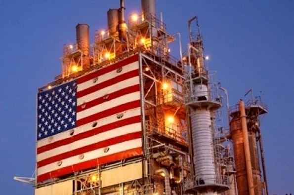 تحلیلگر بانک فدرال رزرو دالاس اعلام کرد که لغو ممنوعیت صادرات نفت خام آمریکا به ضرر پالایشگاهها و به نفع تولیدکنندگان و مصرف کنندگان است.